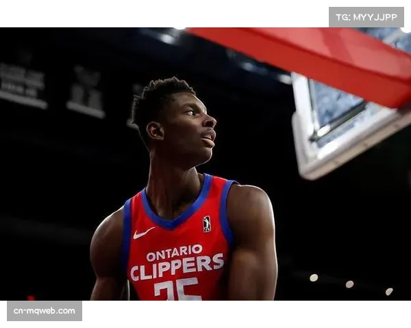 教练培训：NBA与学院合作举办暑期班，重点讲授现代防守体系的构建原则