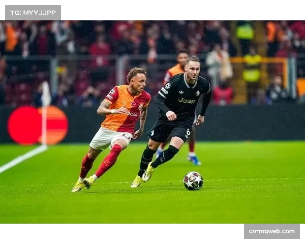 亚特兰大获得位置极佳任意球,库普梅纳斯射门击中横梁